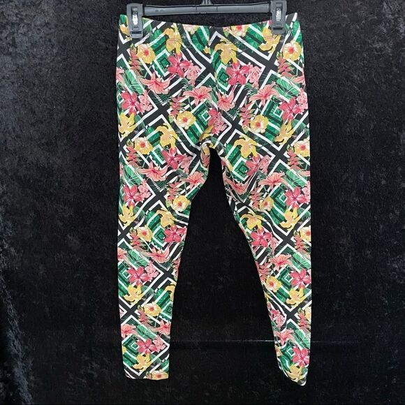 Xhilaration Women’s stretch Capris Size large 11/13 - Picture 4 of 7